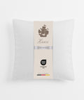 Verpacktes Premium Kopfkissen Natural Hybrid mit Qualitätslabel und hochwertigem Design für den Premium-Schlafbereich.