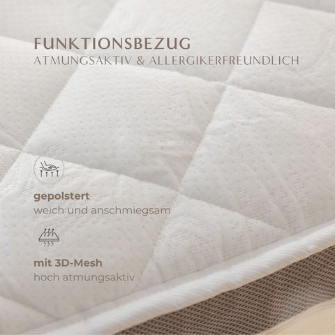 Nahaufnahme des atmungsaktiven Bezugs der Excellence Matratze 1000+ mit weicher Steppung und hoch atmungsaktivem 3D-Mesh für ein angenehmes Schlafklima.