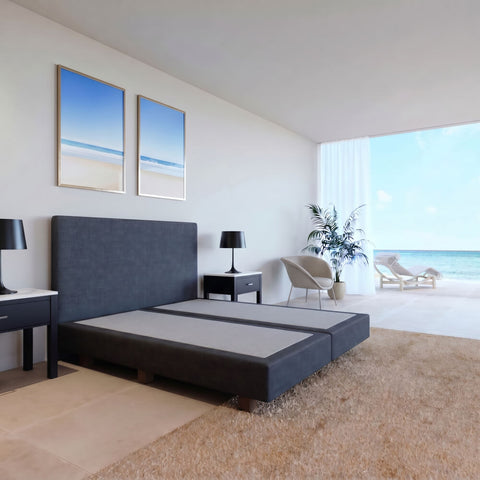 Stilvolles Select Boxspringbett in einem hellen Schlafzimmer mit maritimem Ausblick und hochwertiger Ausstattung für luxuriöses Wohnen.